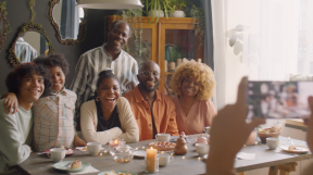 Miniatura para RootsTech 2023 "Uniting" Kickoff Video APAC