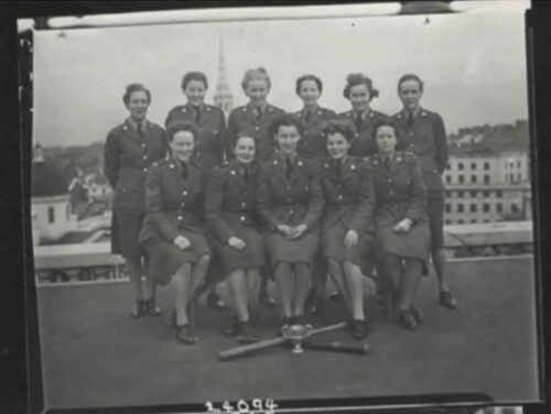 Vignette de Les femmes militaires dans la Deuxième Guerre mondiale: les dossiers de service militaire et les photographies